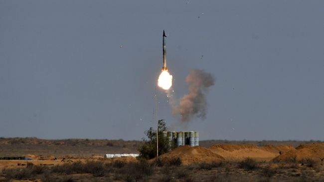 Россия исполняет контракт с Индией по С-400, заявил глава ФСВТС