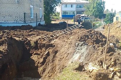 В российском регионе двое рабочих оказались под завалами при прокладке труб