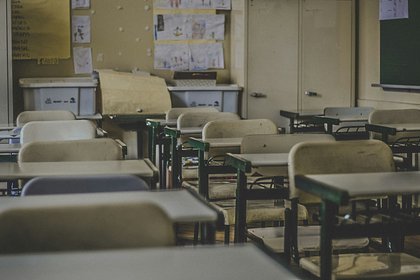 Перед линейкой школьница из российского города напала с ножом на учительницу