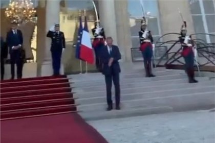 Пашинян подъехал к Макрону и снял его на видео