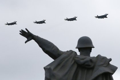 Российский Су-57 уйдет от ракетной атаки