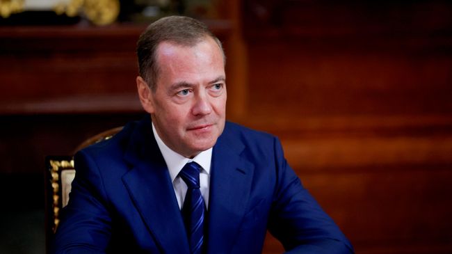 Медведев объяснил вмешательства врагов в выборы в Госдуму