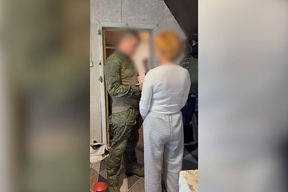 Убеждавшая бойцов СВО сдаться в плен рыжеволосая россиянка попала на видео