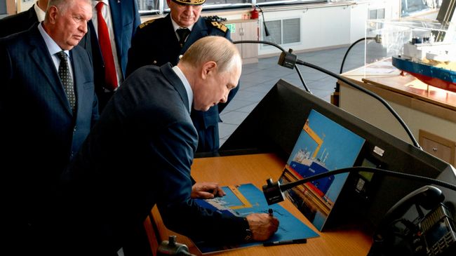 Путин оценил размеры танкера-газовоза "Петр Столыпин"