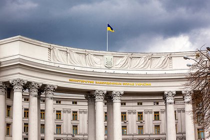 В МИД Украины предложили провести встречу Путина и Зеленского в постсоветской стране