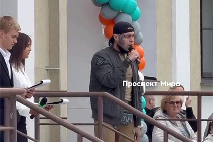 Ветеран СВО поздравил школьников на линейке цитатой Жириновского об автомате Калашникова