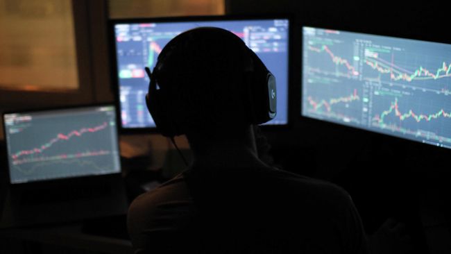 Врач рассказал о негативных последствиях удаленной работы