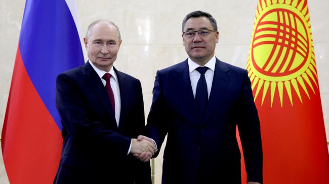 Жапаров поблагодарил Путина за бесперебойные поставки ГСМ