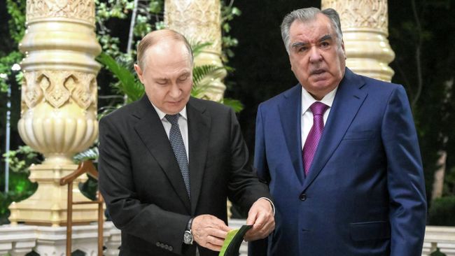 Путин встретился с Рахмоном