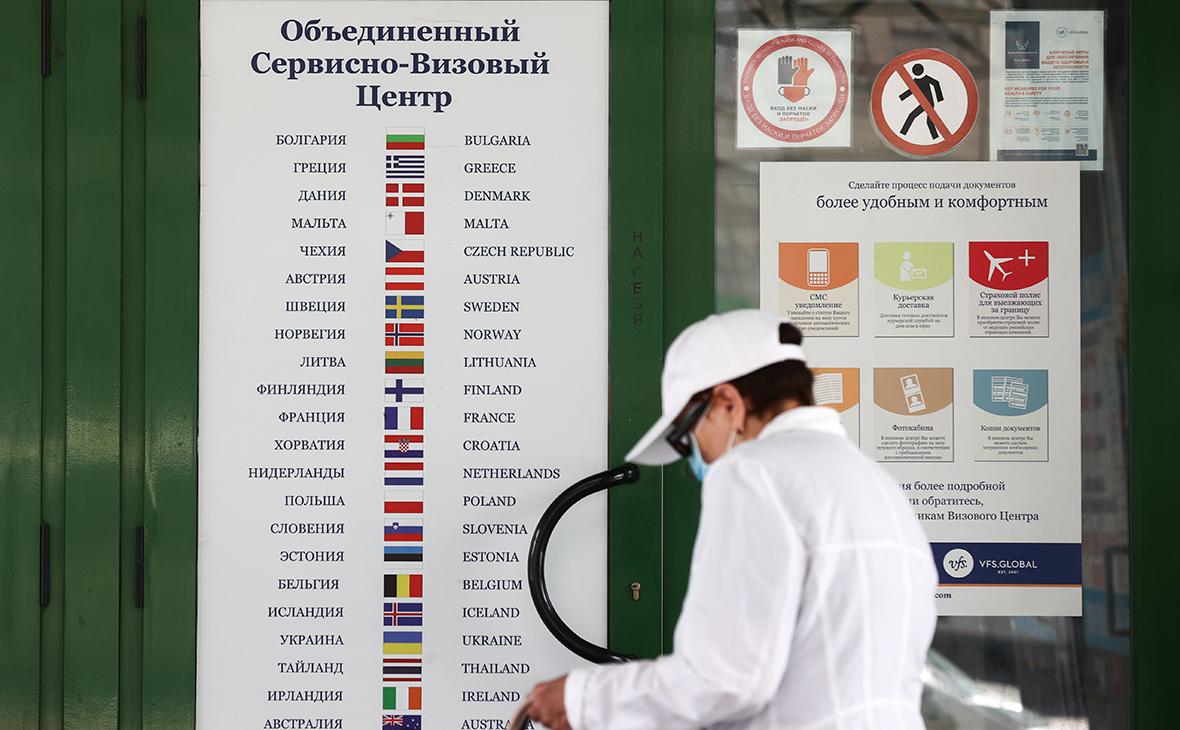 В ЕК заявили о подготовке новых визовых ограничений для россиян