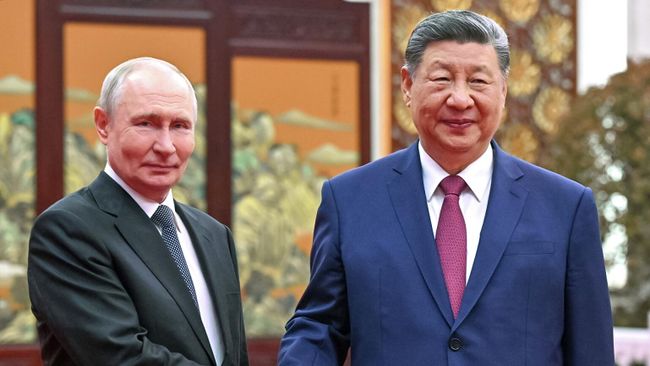 Путин, Си Цзиньпин и Моди кратко пообщались "на ногах"