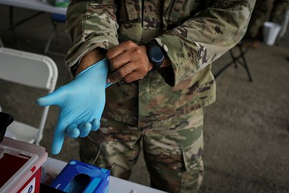 В США поручили проверить смерти военных после прививок