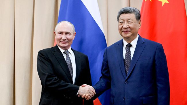 Путин и Си Цзиньпин пообщались на саммите ШОС+