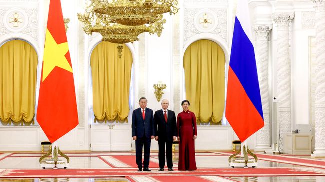 Лидер Вьетнама назвал Путина близким братом вьетнамского народа