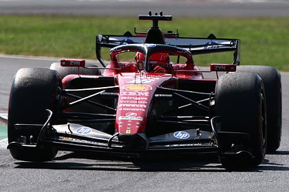 Пилот Ferrari на высокой скорости влетел в ограждение в гонке «Формулы-1»