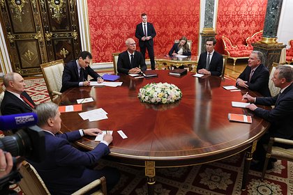 Дмитриев опубликовал кадры со встречи Путина с посланниками Трампа в Кремле