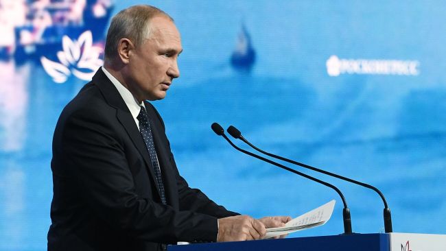 Кобяков пообещал много новостей с выступления Путина на ВЭФ