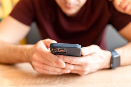 Россияне стали экономить на смартфонах