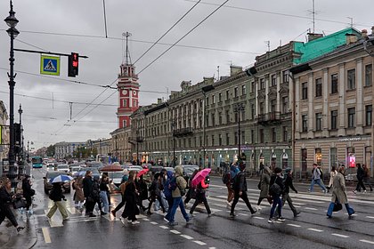 В Петербург с опозданием пришла осень